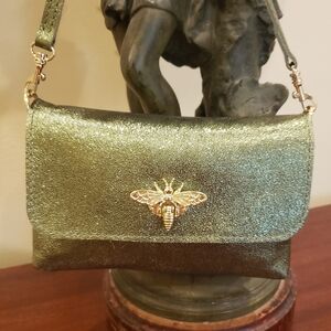 NEW! ITALIAN LEATHER Exquisite GREEN & Gold Chain Shoulder Bag w/ Gold Bee Clasp